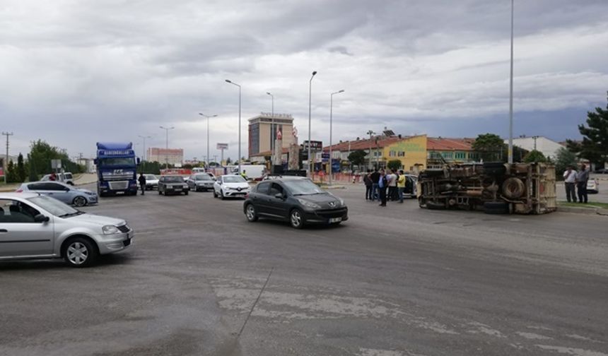 Keçi Yüklü Kamyonetle Tır Çarpıştı