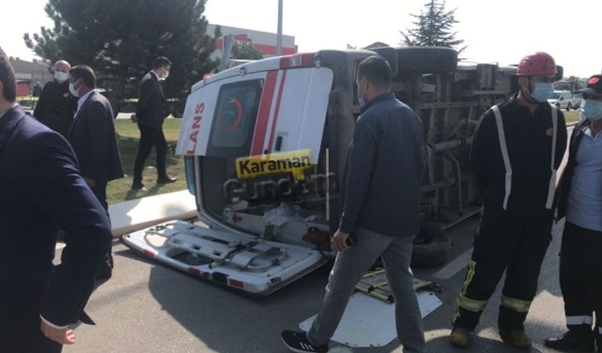 Kavşakta Ambulans İle Dolmuş Çarpıştı!