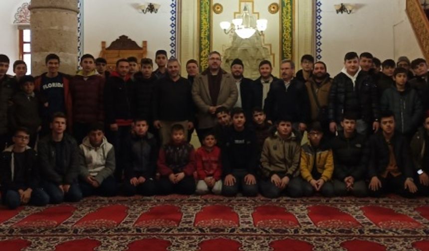 Karaman’da 300 Genç Sabah Namazında Bir Araya geldi