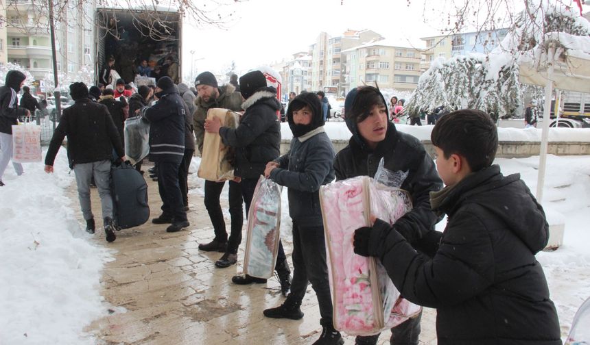 Karaman’dan Deprem Bölgesine Yardım Gönderildi