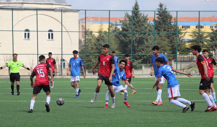 Genç Erkekler Futbolda Yarı Finalistler Belli Oldu