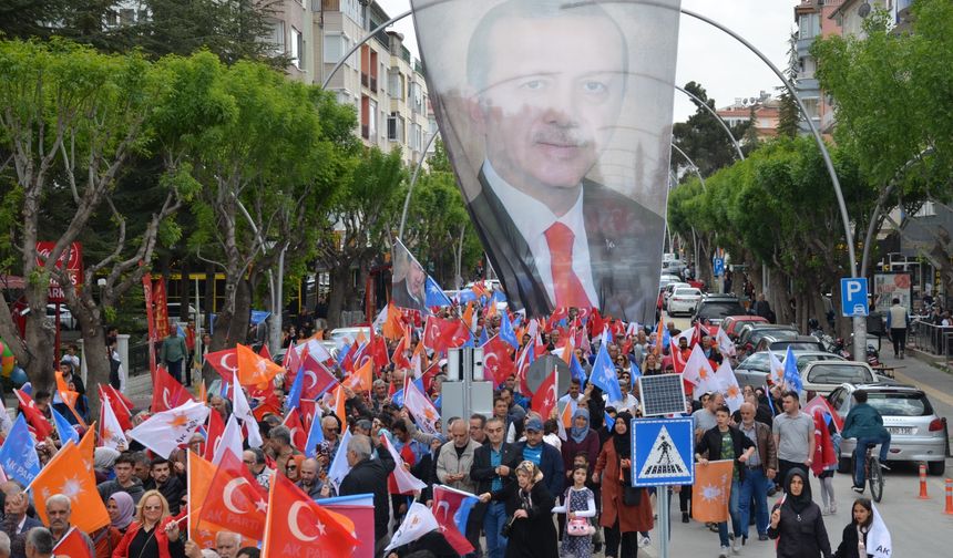 Erdoğan Sloganlarıyla Sokakları İnlettiler