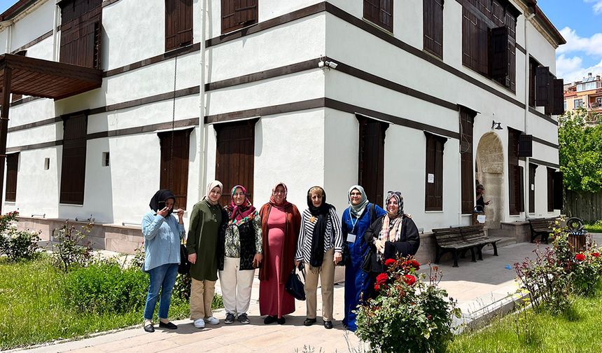 Depremzedeler, Karaman’da Tarihi Mekânları Gezdi