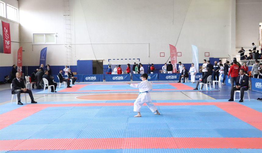 Karate Grup Müsabakalarında Heyecan Başladı