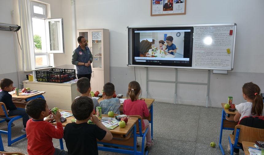 Kahraman Sebze ve Meyveler Minik Öğrencilere Tanıtıldı