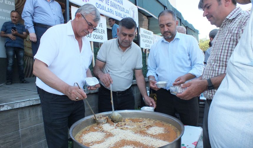 Karaman Esnaf Odaları Birliği’nden Aşure İkramı