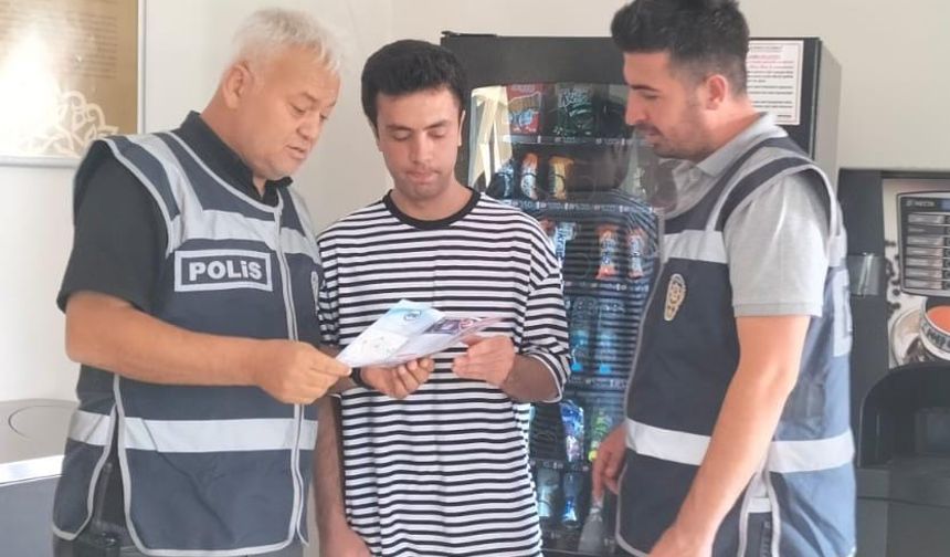 Polis Ekipleri Öğrencilere Yönelik Bilgilendirme Çalışması Yaptı