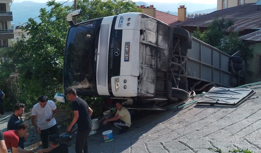 Karaman'da Tur Otobüsü Devrildi: 3'ü Ağır 26 Yaralı