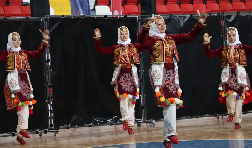 Karaman’da Halk Oyunları Coşkusu Yaşandı