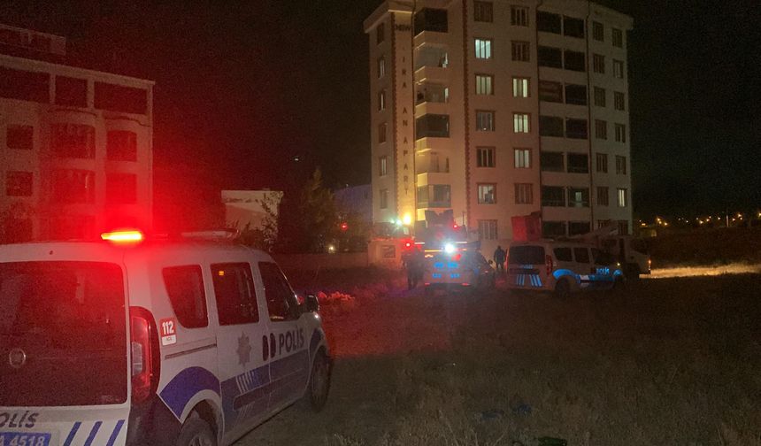 Apart Dairede Yangın Çıktı, 3 Kişi Dumandan Etkilendi