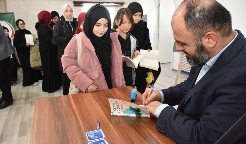 Vakti Kuşanmak Projesiyle Öğrenciler, İlahiyatçı Yazar Ahmet Bulut ile Buluştu