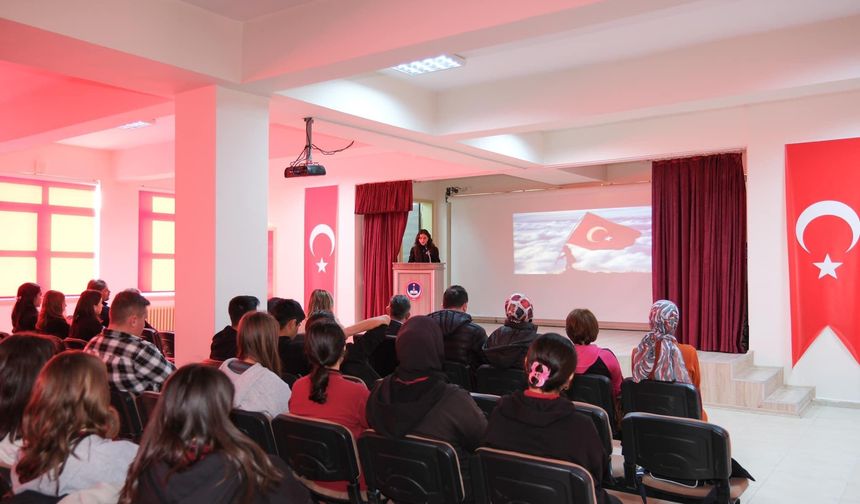 Şehitlerimiz mektup ve şiirlerle anıldı