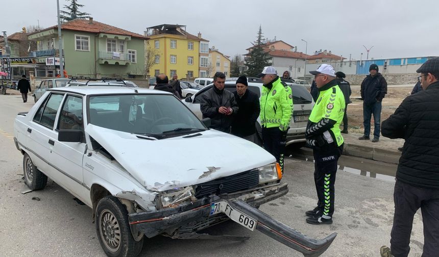 Karaman’da İki Otomobil Çarpıştı: 1 Yaralı