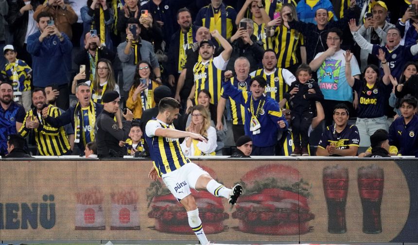 Kadıköy'de Gol Yağmuru! Fenerbahçe Hata Yapmadı, Adana Demirspor'u 4-2 Mağlup Etti