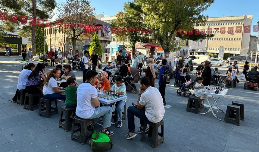 Karaman’da “Sokakta Satranç Var” Etkinliğine Yoğun İlgi