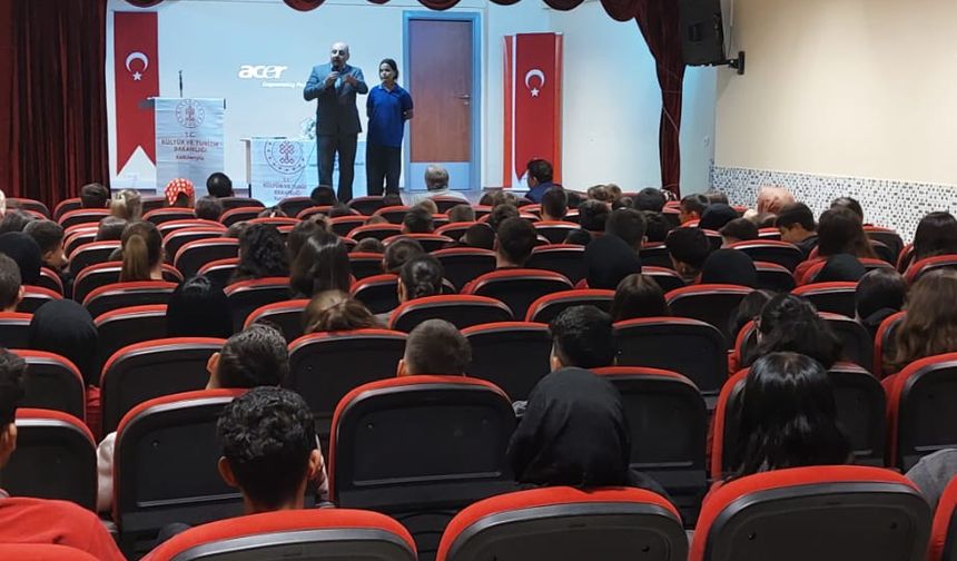 İLESAM Karaman ’da 9.Ulusal Slogan, Logo Ve Afiş Yarışması İçin Seminer Verdi