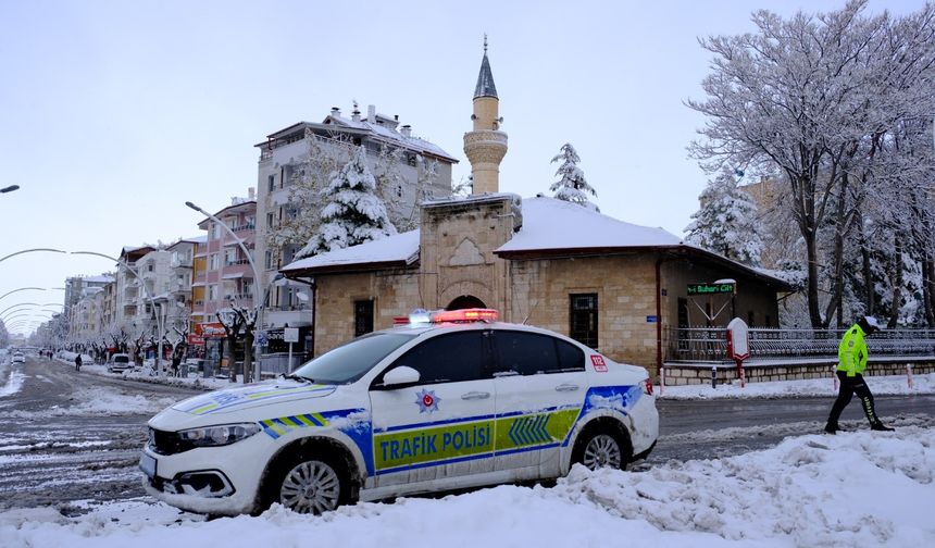 Karaman, Mevsimin İlk Karıyla Beyaza Büründü