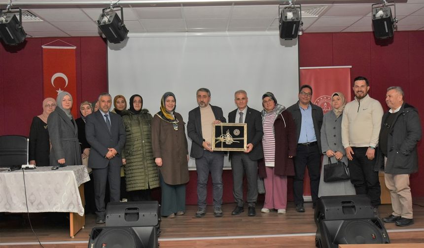 Eğitimci-Yazar Hüseyin Akın Karaman’da Öğretmenlerle Buluştu