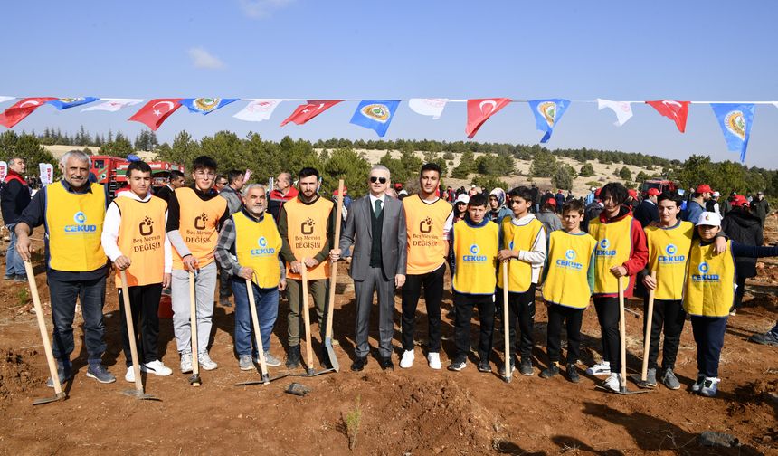 "Çekud ve Beş Mevsimli Gençler: “Bizde Varız"