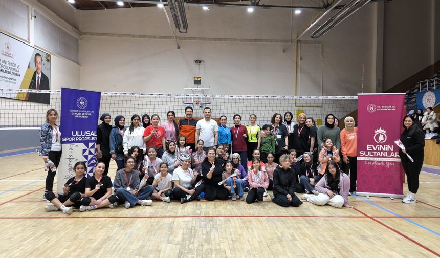 Karaman’da Kadınlar Gününe Özel Voleybol Turnuvası Düzenlendi