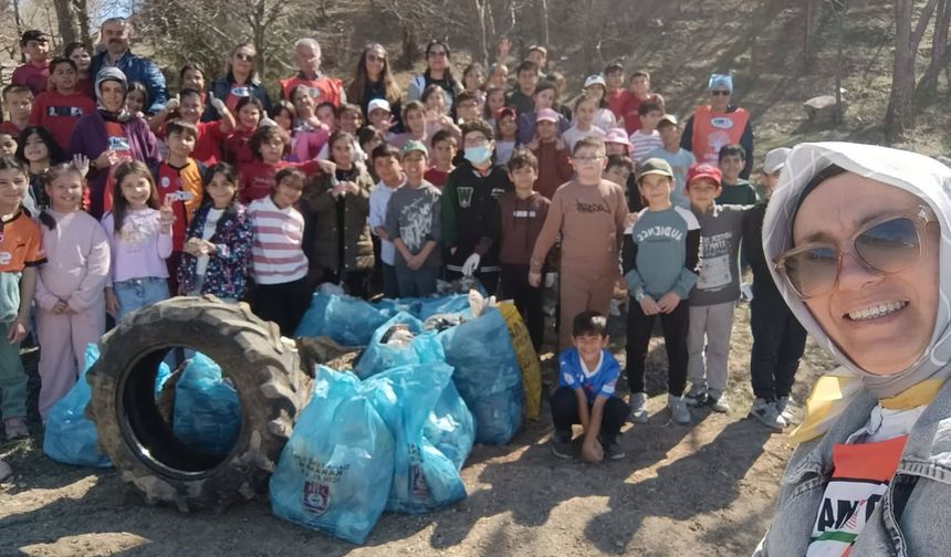 Karaman’da Öğrenciler Çevre Temizliği İçin Sahaya Çıktı