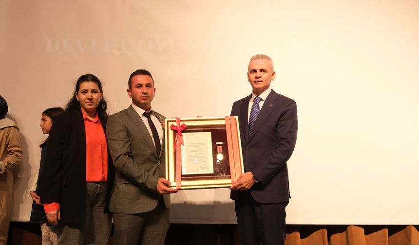 Vali Çiçekli, Devlet Övünç Madalyaları Ve Beratları Tevcih Törenine Katıldı