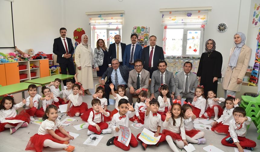 Miniklerin Renkli Dünyası Sergide Hayat Buldu
