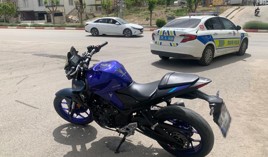 KARAMAN’DA MOTOSİKLET KAZASI: 1 YARALI