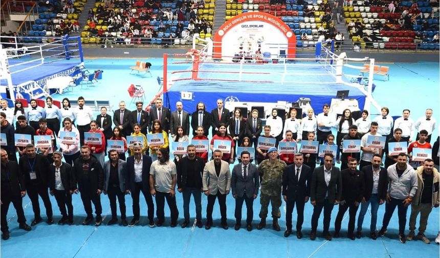 Muay Thai Türkiye Şampiyonasına Karamanlı Sporcular Damga Vurdu
