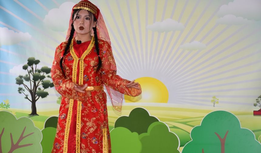 ÖĞRENCİLERDEN UNUTULMAZ SAHNE PERFORMANSI