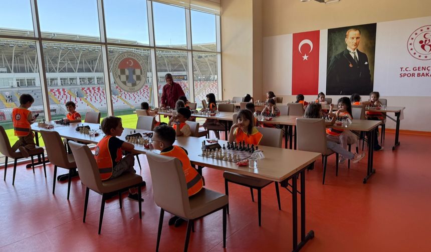 MİNİK ÖĞRENCİLER SATRANÇLA TANIŞTI