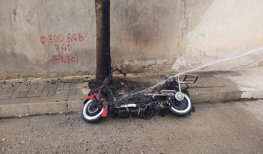 Elektrik Kaçağı Motosiklet Yangınına Neden Oldu