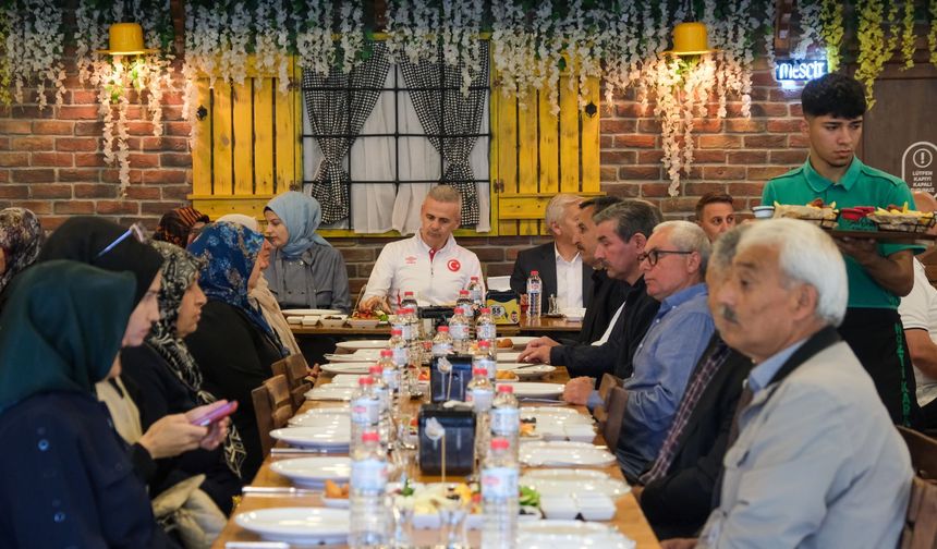 VALİ ÇİÇEKLİ, MUHTARLARLA BULUŞTU