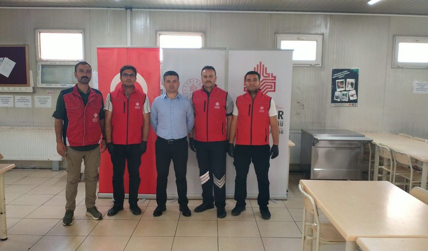 KONYA VAKIFLAR BÖLGE MÜDÜRLÜĞÜ'NDEN MAHKUMLARA BAYRAM ÖNCESİ TATLI İKRAMI