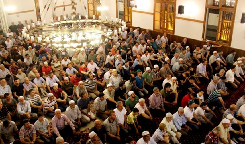 KARAMAN'DA BAYRAM NAMAZI SAATLERİ AÇIKLANDI