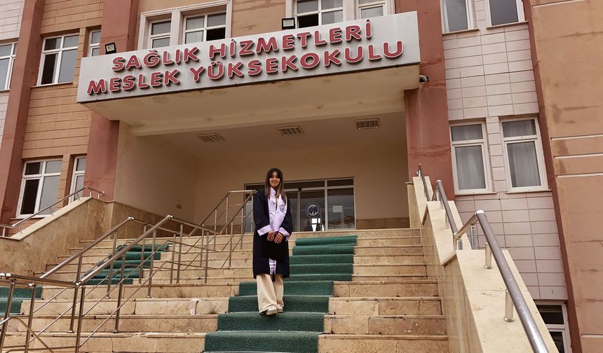 “ÇOCUKLAR, BEN ÖĞRETMEN OLDUM”