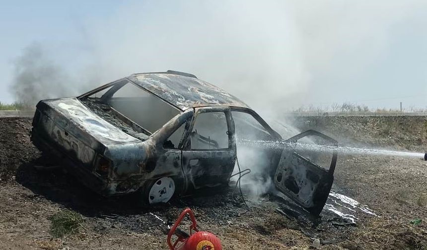 OTOMOBİL YANARAK KULLANILAMAZ HALE GELDİ