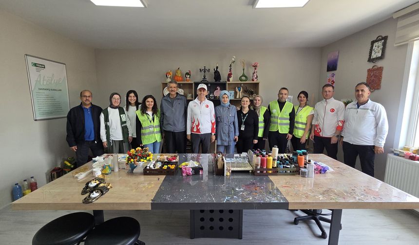 VALİ ÇİÇEKLİ’DEN YEŞİLAY’I ZİYARET